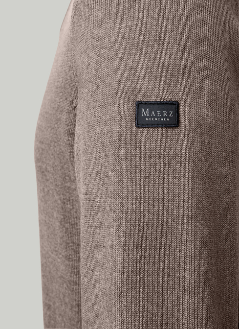 Pullover width=