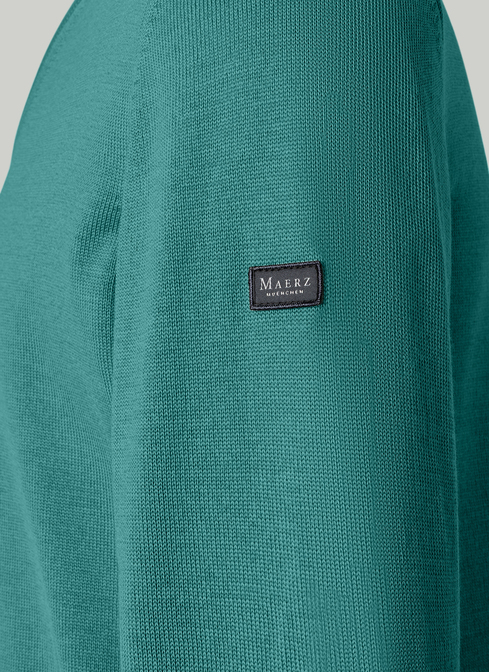 Pullover width=