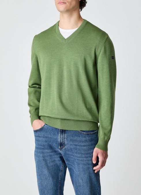 Pullover width=