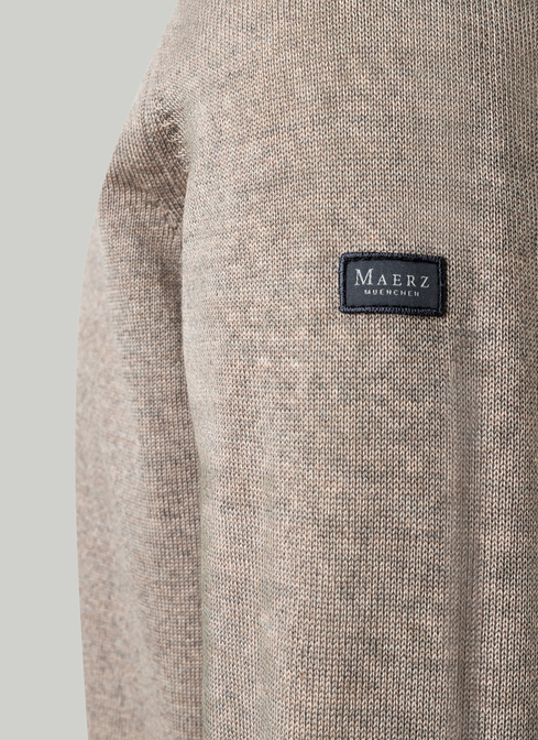 Pullover width=