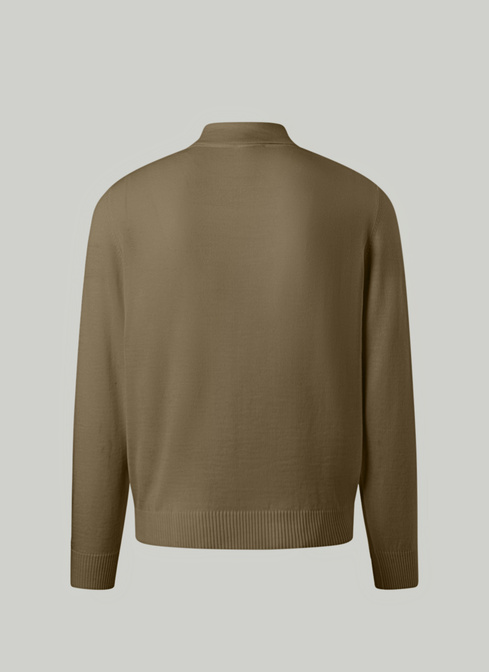 Pullover width=