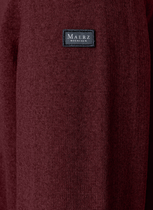 Pullover width=
