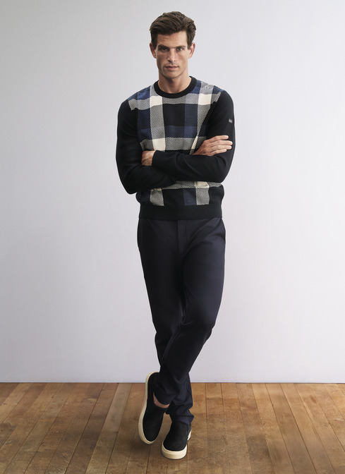 Pullover width=