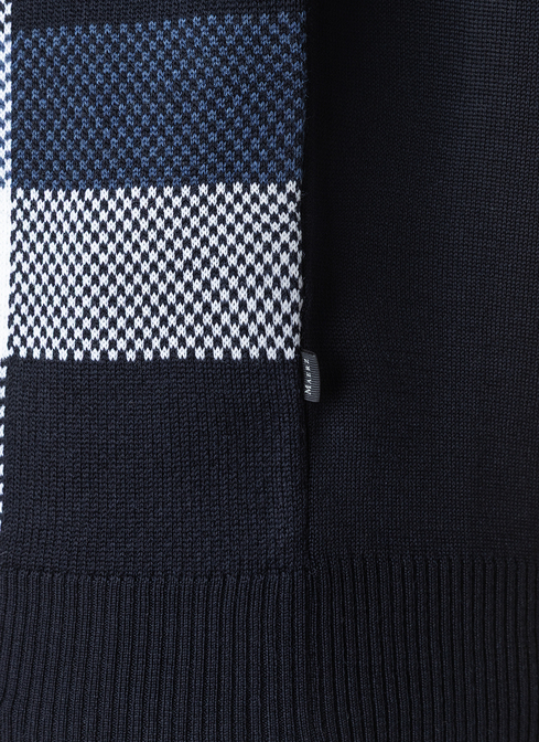 Pullover width=