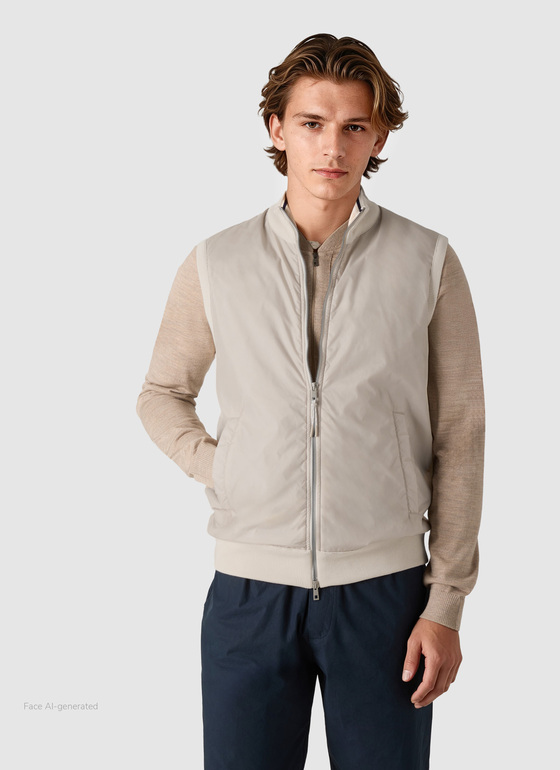 Weste Light Almond Frontansicht