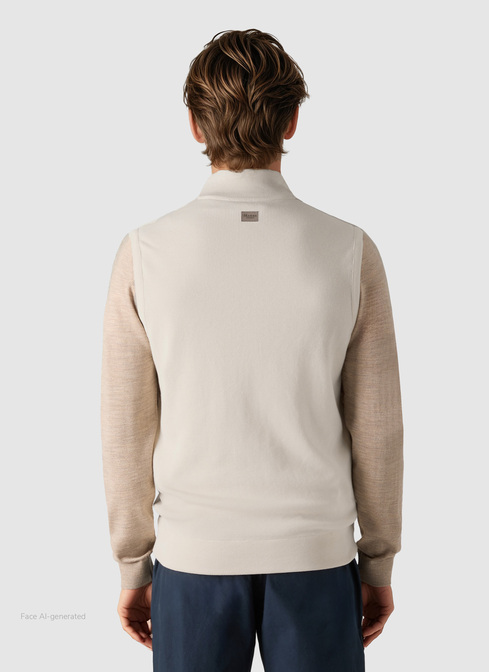 Weste width=