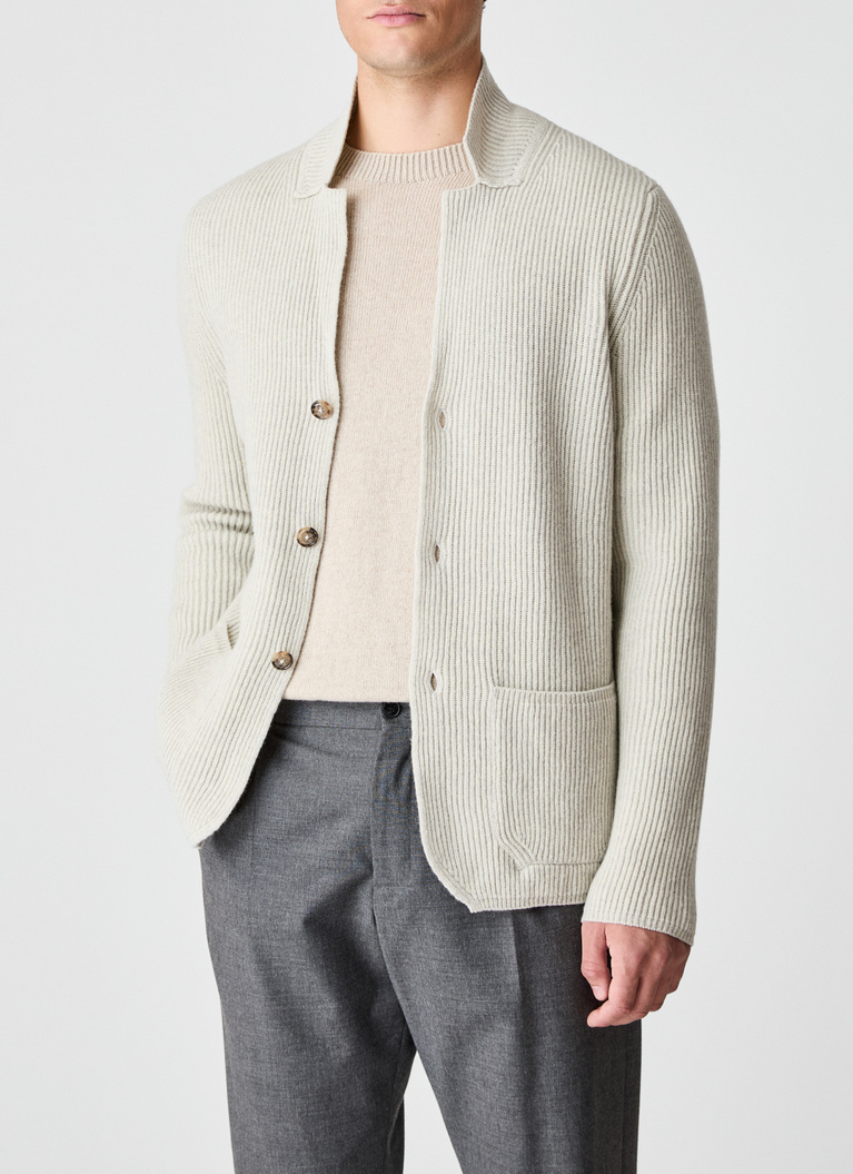StrickjackeMascarpone Cream Frontansicht