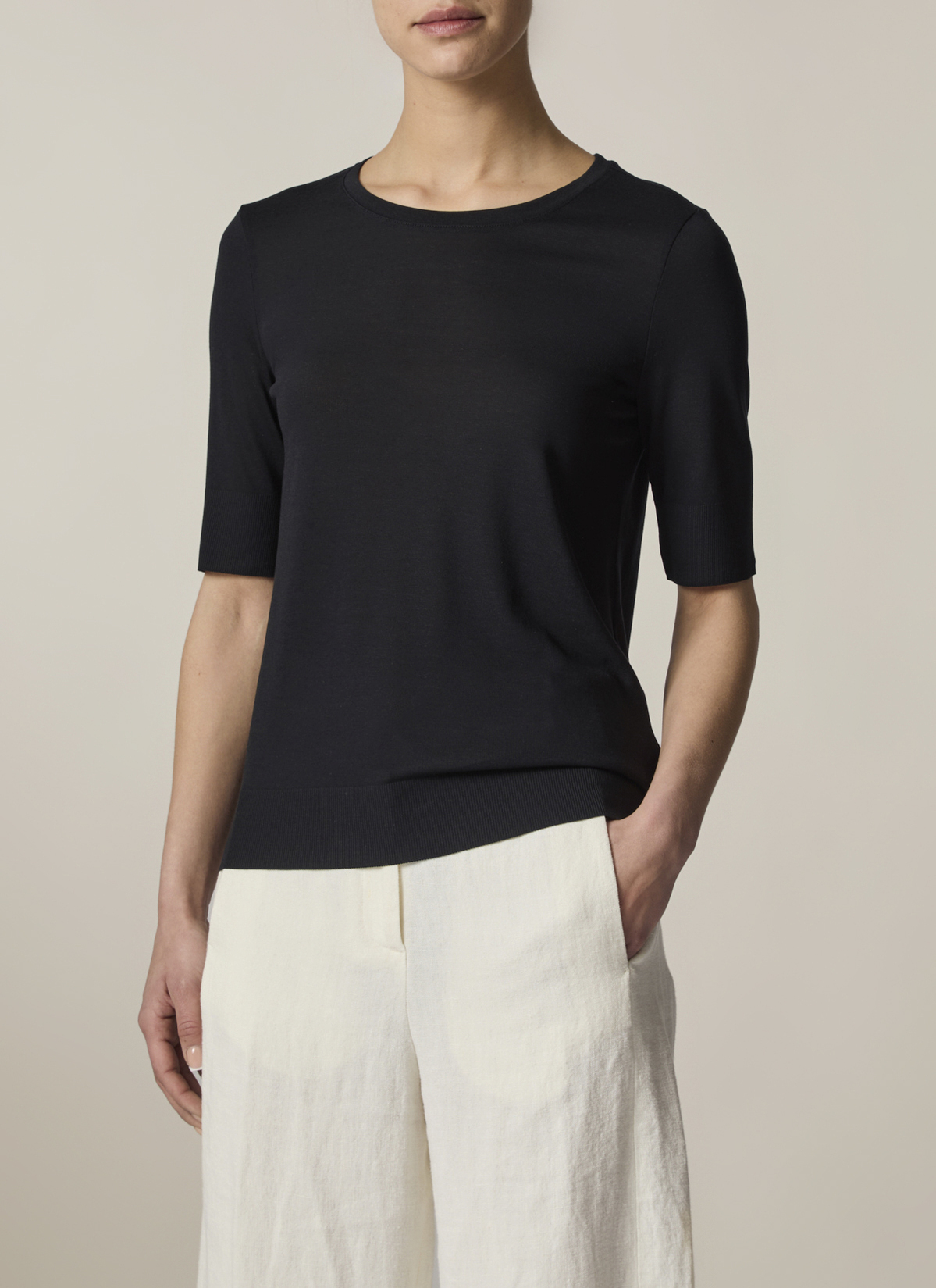 T-Shirt Rundhals 1/2 Arm, Black Frontansicht