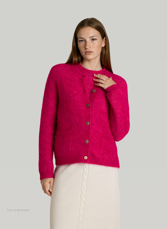 Strickjacke Knopf 1/1 Arm Peony Red Frontansicht