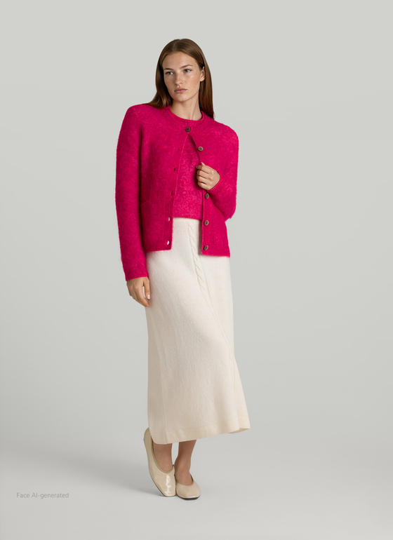 Strickjacke Knopf 1/1 Arm Peony Red Frontansicht
