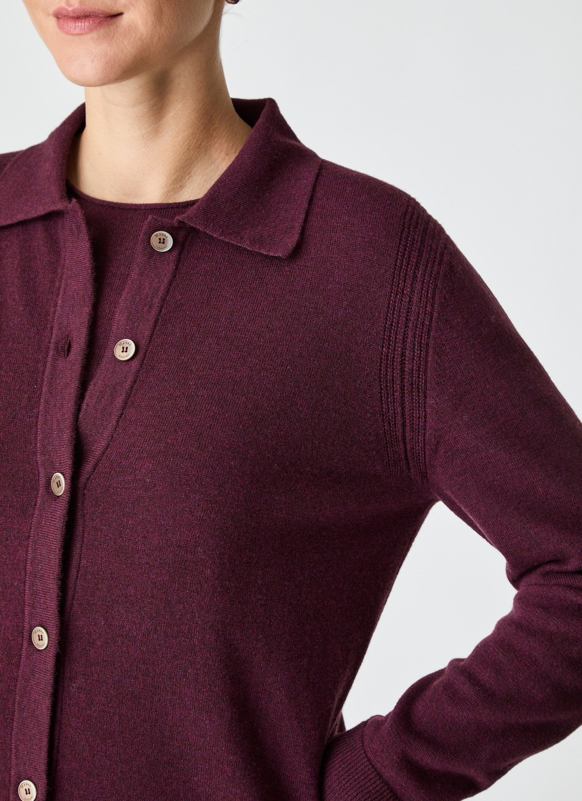 Strickjacke Knopf 1/1 Arm, Oxid Red Detailansicht 2