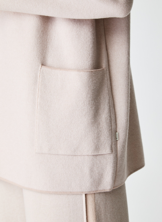 Strickjacke 1/1 Arm Sand Frontansicht