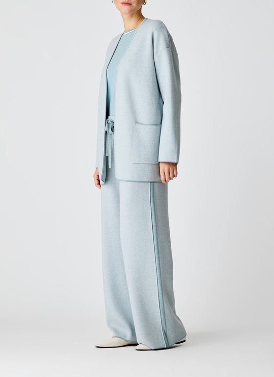 Strickjacke 1/1 Arm Lake Blue Frontansicht