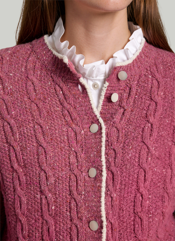 Strickjacke Knopf 1/1 Arm Peony Red Frontansicht