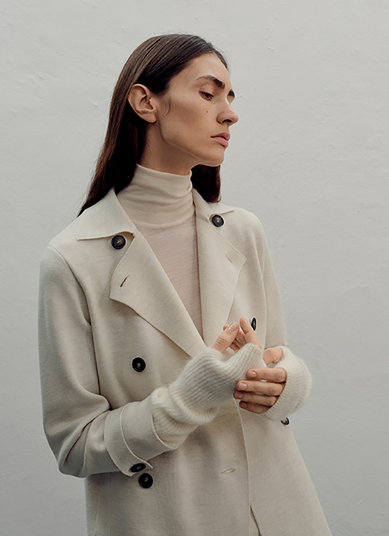 StrickjackeOff White Frontansicht