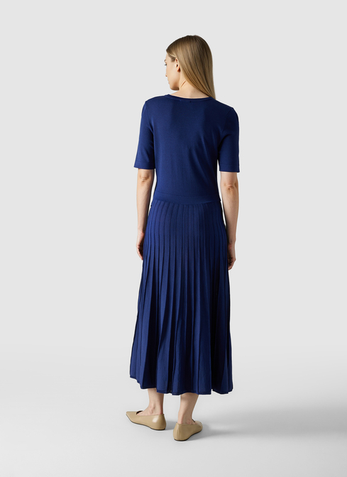 Kleid width=