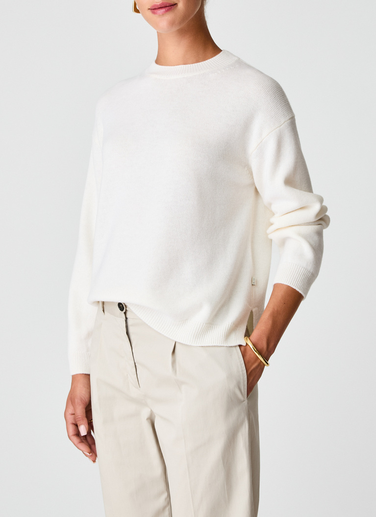 RundhalspulloverNew White Frontansicht